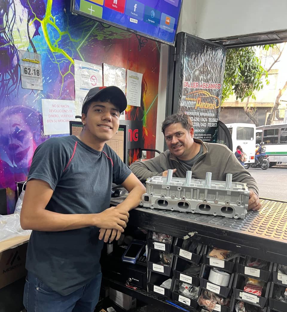 Imagen de Buena Atención al Cliente satisfecho con sus Repuestos